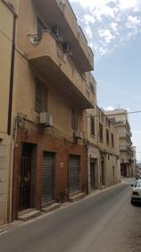 CASTELVETRANO INTERO STABILE CON 2 APPARTAMENTI + GARAGE. in Vendita